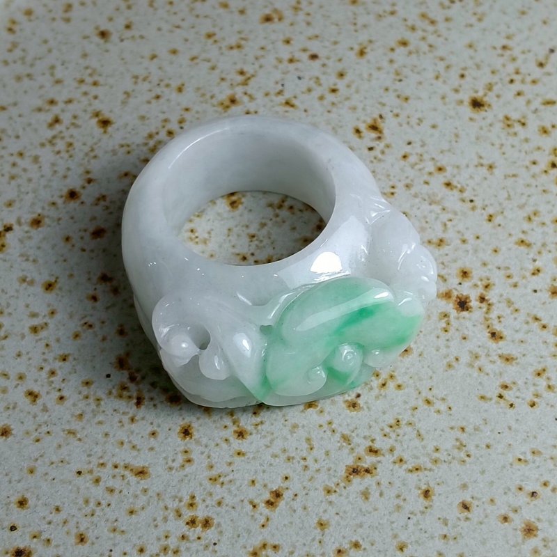 J0204天然翡翠A貨 . 細糯豆白飄陽綠豐收板指.收穫豐富.戒指. - 擺飾/家飾品 - 玉石 