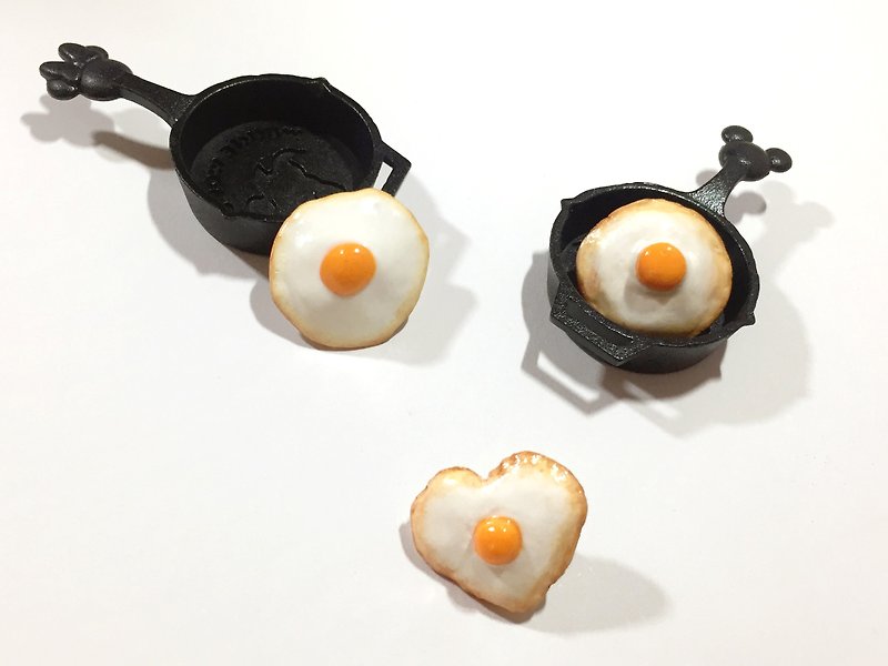 栄養フルスコア朝食日卵のブローチ|シミュレーション食品の粘土ピン - ブローチ - 粘土 ホワイト