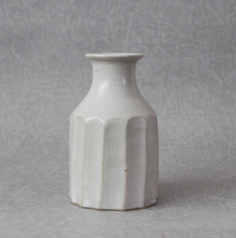 Polygonal white glaze flower vessel - เซรามิก - ดินเผา 