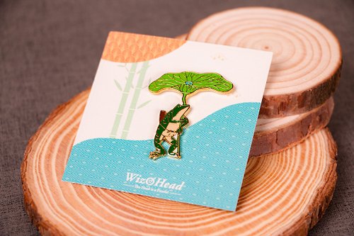 Wizhead 【金屬徽章】鳥獸戲畫- 撐荷葉傘的青蛙 | 日本名畫 古老漫畫