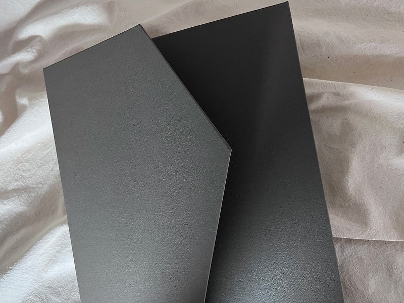 Magnetic charcoal gray collection box book clip box hardcover box Soberbook - กล่องของขวัญ - กระดาษ 