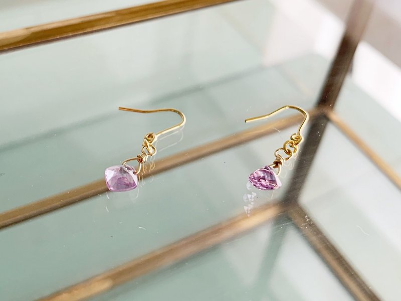 [February birthstone] Pink amethyst, princess cut, single earrings / Clip-On - ต่างหู - เครื่องเพชรพลอย สึชมพู