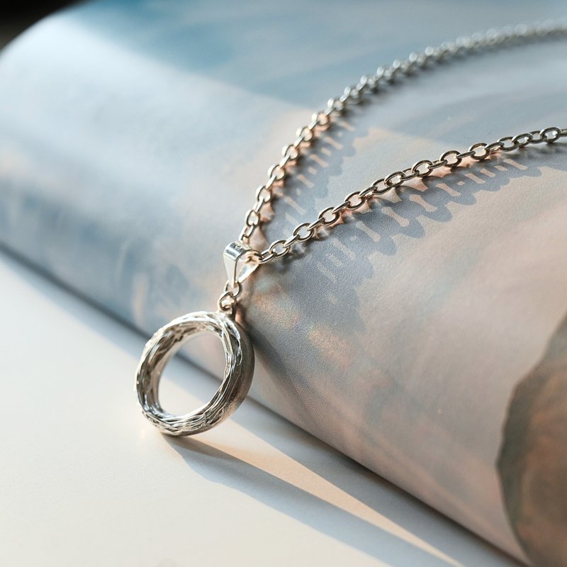 氣質白銀【MOON_大】999銀吊墜手作 - 項鍊 - 純銀 銀色