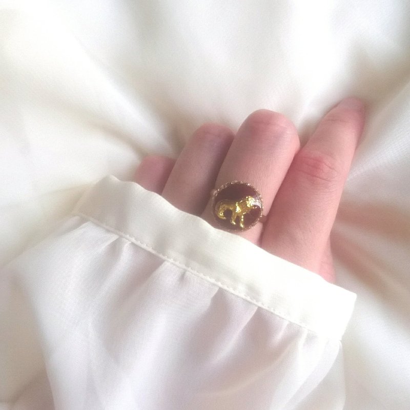 ライオンのヴィンテージ調サークルリング No.01 ( ワインレッド・フリーサイズ ) - リング・指輪 - レジン レッド