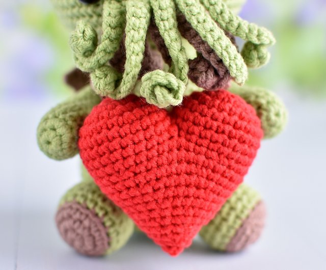 Cthulhu crochet with heart / Top hat Cthulhu / Lovecraft cthulhu plush - สตูดิโอ  Sweet sweet heart ตุ๊กตา - Pinkoi