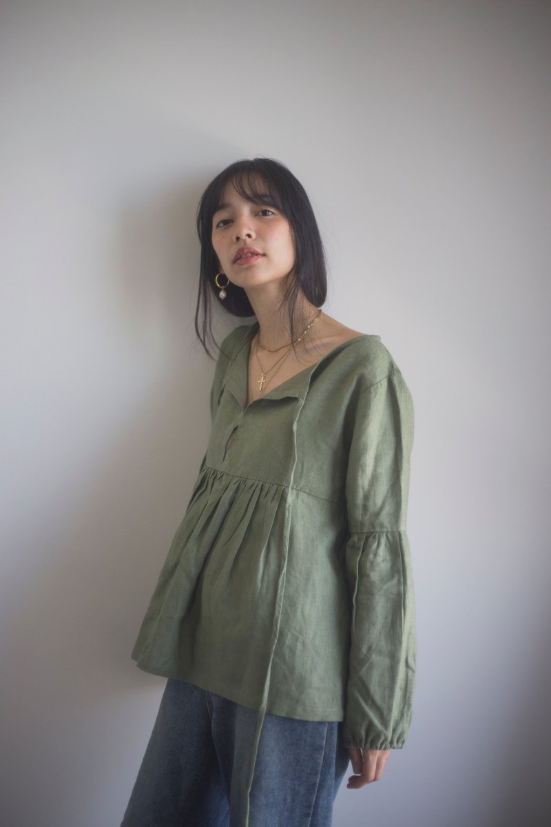 Linen long puffy sleeve blouse in Matcha Green - 女上衣/長袖上衣 - 棉．麻 綠色