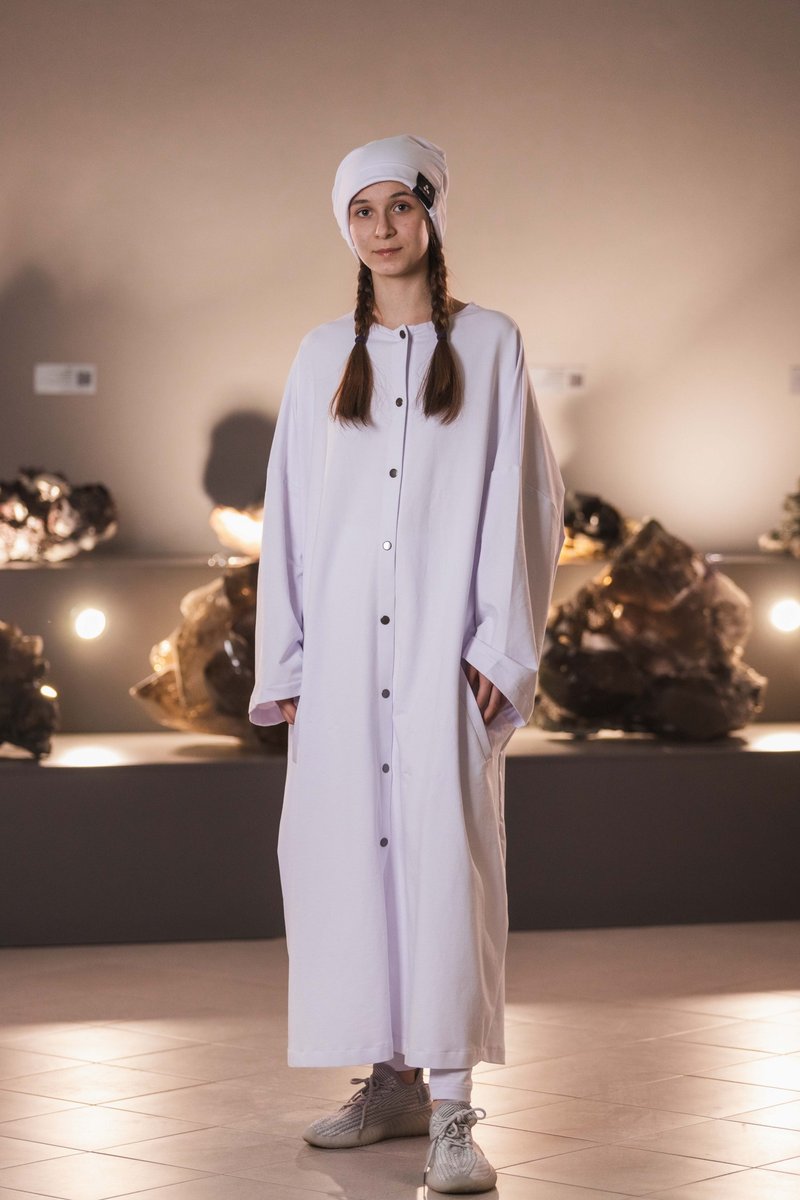 A coat dress with a cap and leggings - ชุดเดรส - วัสดุอื่นๆ ขาว