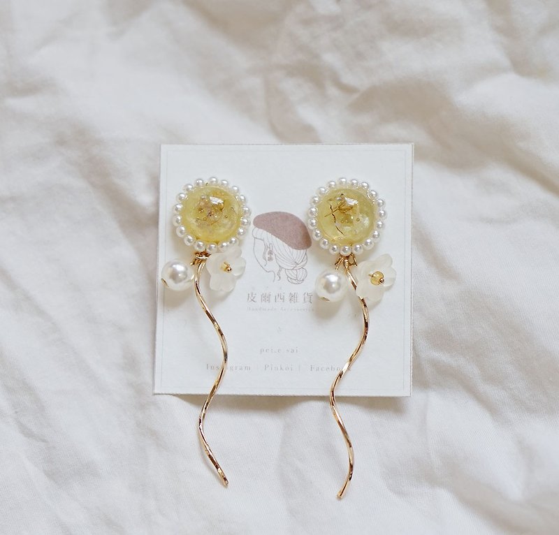 皮爾西雑貨 ピアス－亮晶晶晃動花朵波紋耳釘 - 耳環/耳夾 - 植物．花 黃色
