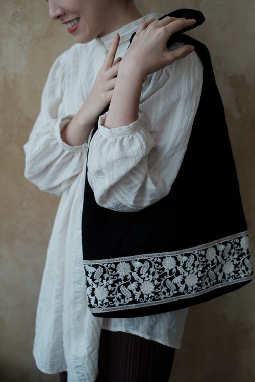 maomaomao Original Handmade Cotton Embroidered Black Shoulder Bag -  Cornflower and Phokeweed