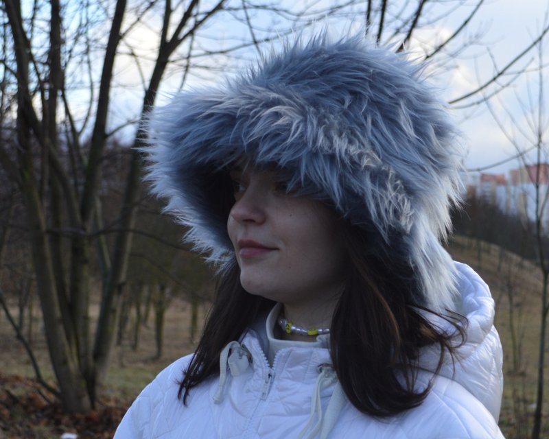 Gray faux fur bucket hat. Festival fuzzy hat. Gray-blue fluffy hat. Rave hat. - 帽子 - 其他材質 灰色