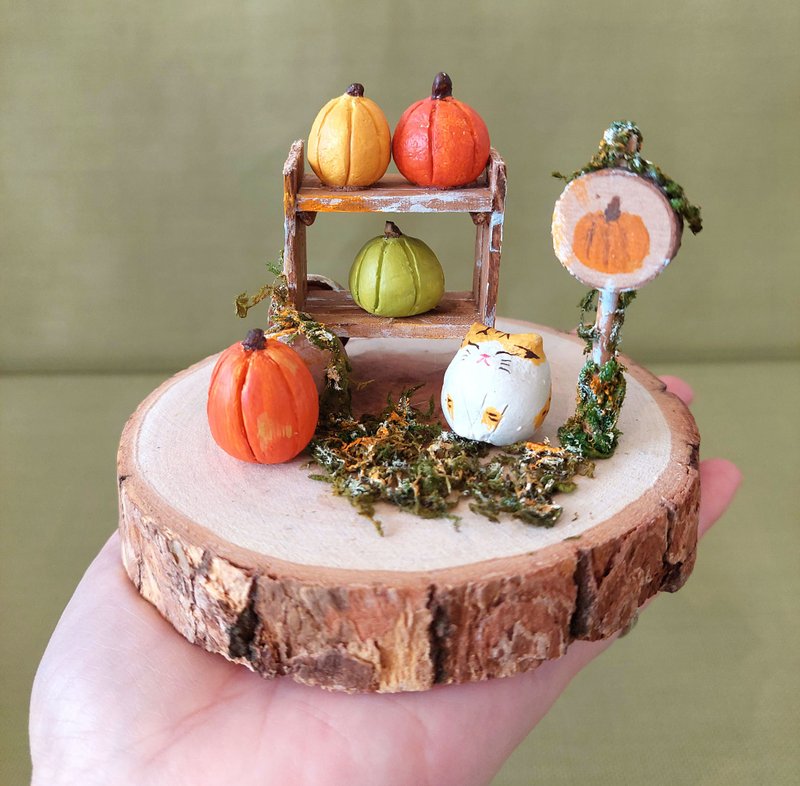 Little Fat Cat Selling Pumpkins/Wooden House/Camphor Logs - Items for Display - Wood Orange