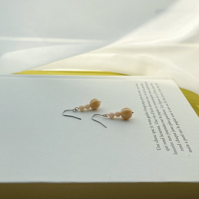 [Milk Tea Bobo] Glass Bead Earrings - Earrings & Clip-ons - Pearl Khaki