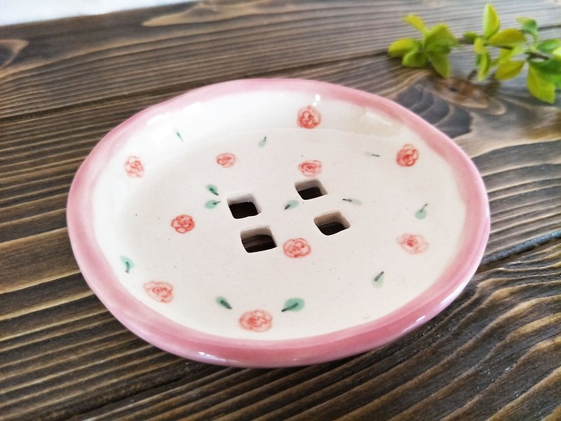 Handmade rose soap dish - สบู่ - เครื่องลายคราม สึชมพู