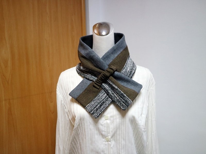 Spliced ​​adjustable short scarf.scarf Warm scarf double-sided and two-color suitable for both adults and children - ผ้าพันคอถัก - วัสดุอื่นๆ หลากหลายสี