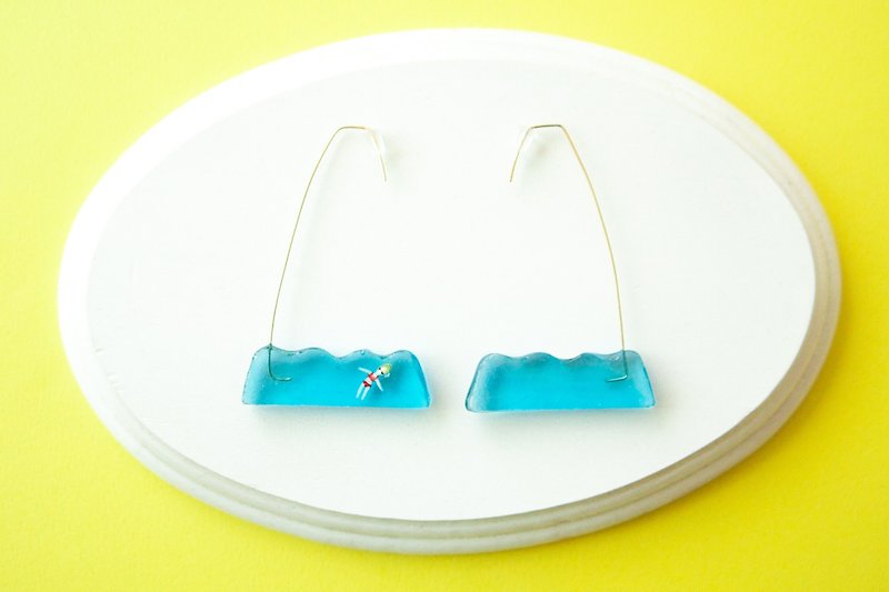 Drifting celebrity's piercing - Earrings & Clip-ons - Plastic Blue