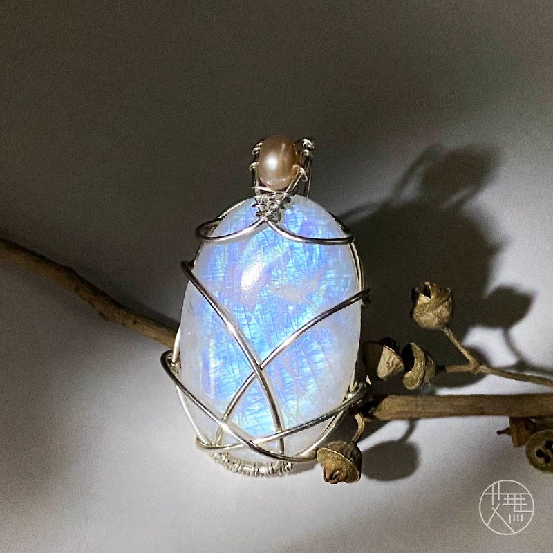 [One-of-a-kind] Zhenyue | Moonstone Necklace Metal Weave (including leather rope) - Necklaces - Crystal Blue