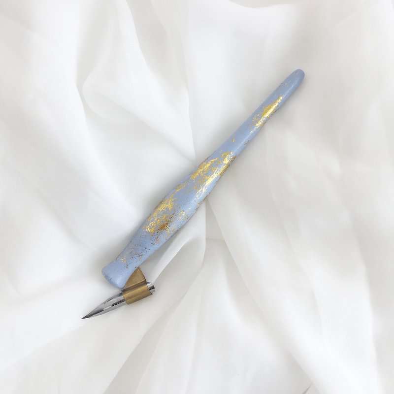Classic Carrot Calligraphy Oblique Pen (Smoky Blue) - อุปกรณ์เขียนอื่นๆ - ไม้ สีน้ำเงิน