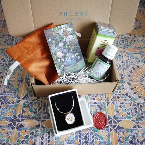 PHOEBE JEWELRY 精美項鍊芳香禮盒 | 玫瑰精華油 | 蝴蝶項框 & 小王子唯一玫瑰花