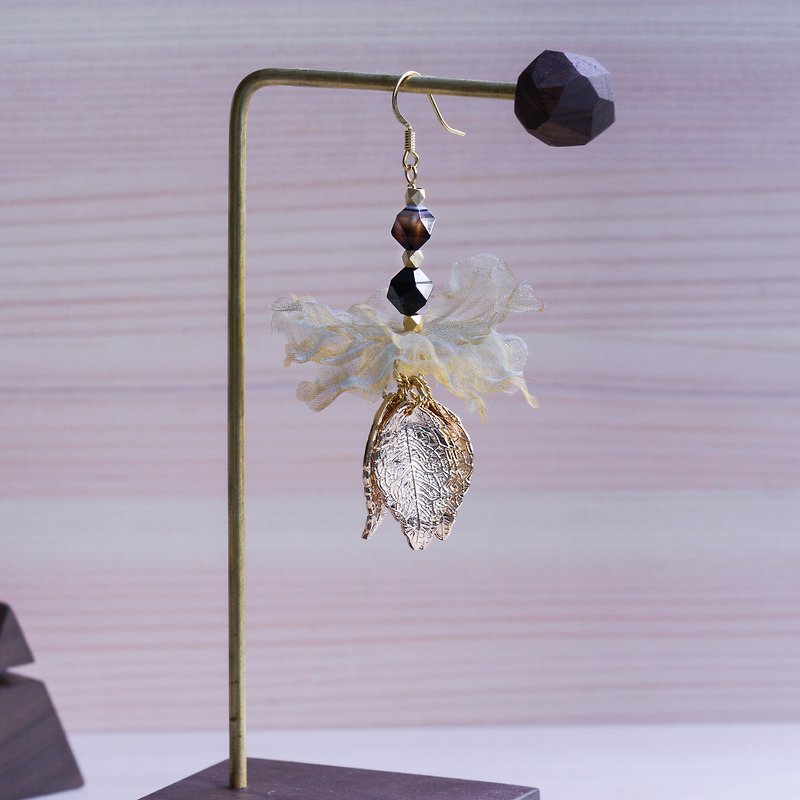 Clara | Gorgeous Dangle Golden Plating Floral Earrings - Fabric flower gifts - ต่างหู - วัสดุอื่นๆ สีทอง