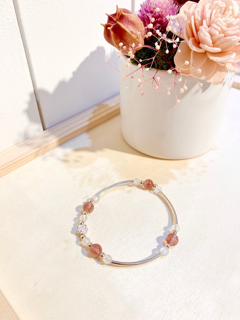 Ops Strawberry Crystal Moonstone bracelet-草莓晶/月光石/銀管 - 手鍊/手環 - 其他金屬 粉紅色