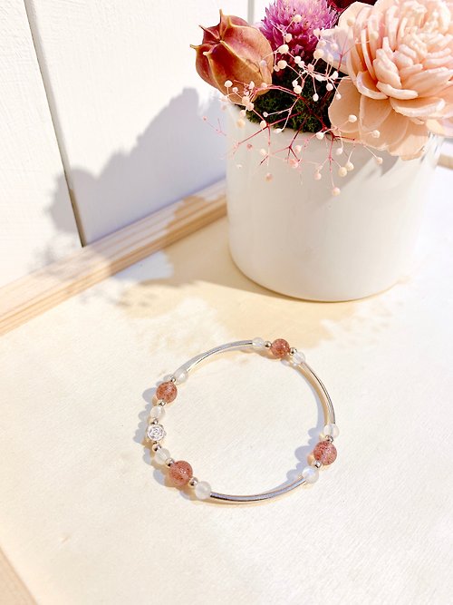 Ops手工飾品設計 Ops Strawberry Crystal Moonstone bracelet-草莓晶/月光石/銀管
