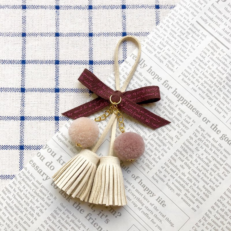 Suede fringed fur ball key ring charm / off-white - Keychains - Other Materials White