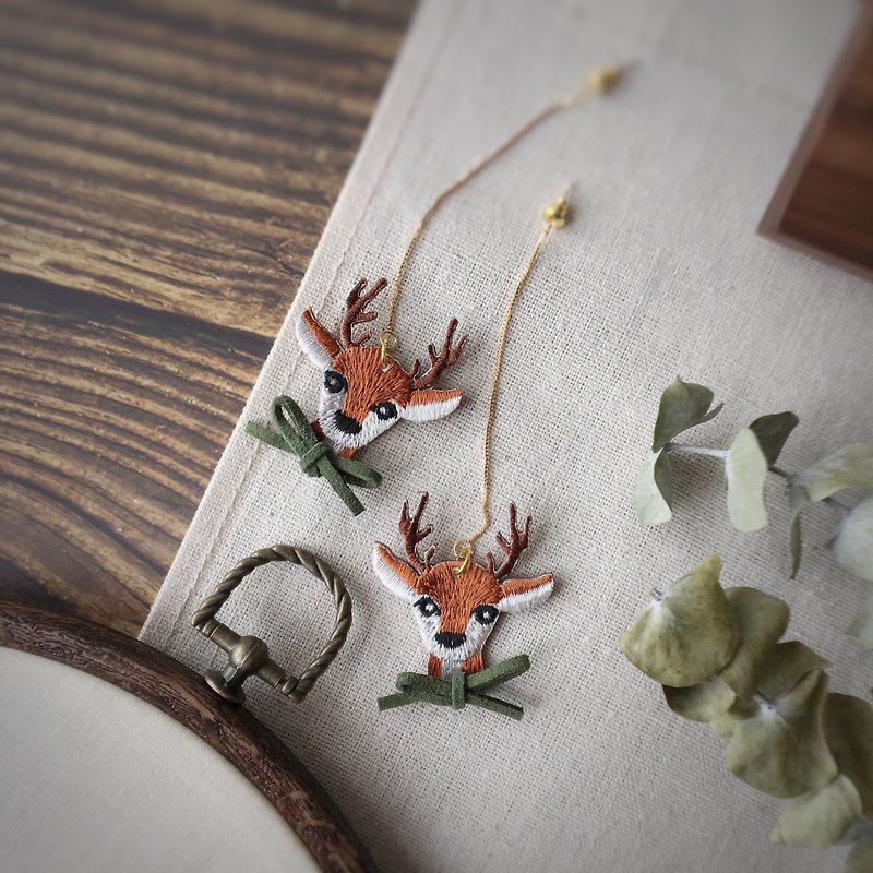 Embroidery earrings |  forest elk | Littdlework - ต่างหู - งานปัก หลากหลายสี