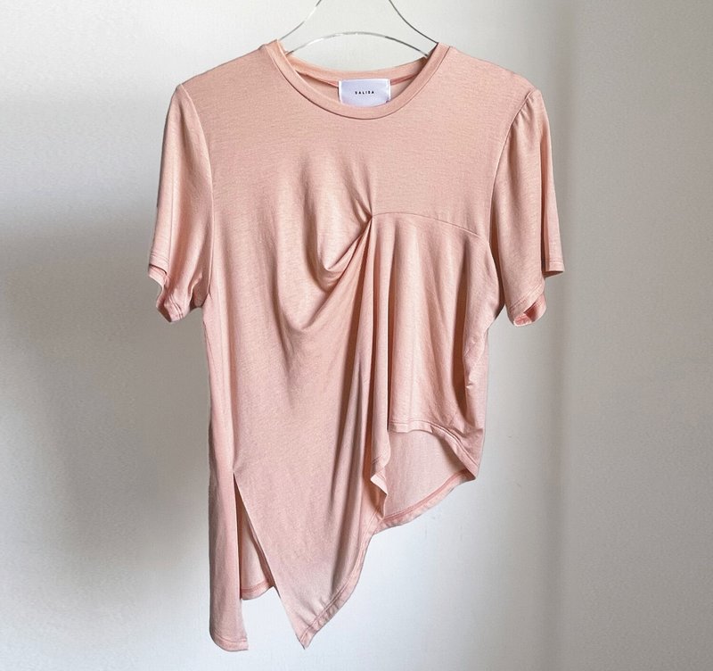 T-SHIRT FW21 asymmetric top Blush - เสื้อยืดผู้หญิง - ผ้าฝ้าย/ผ้าลินิน สีแดง