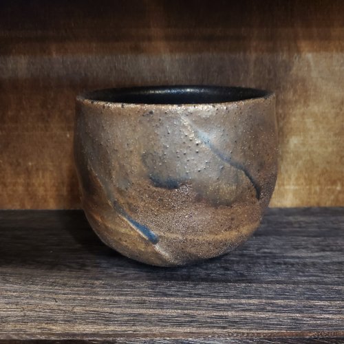陶蕊Tao Ruei 柴燒炫光茶碗 / 手捧碗