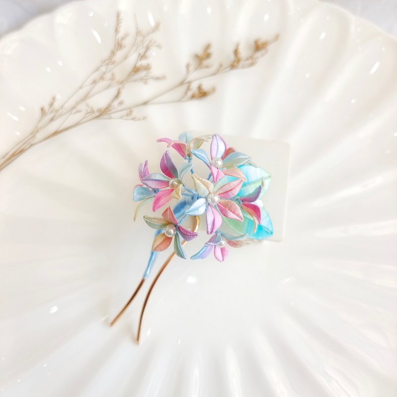 Hydrangea hairpin wrapped around flowers Chunzai flower kimono hair accessories natural silk silk hairpin - Hair Accessories - Silk Multicolor