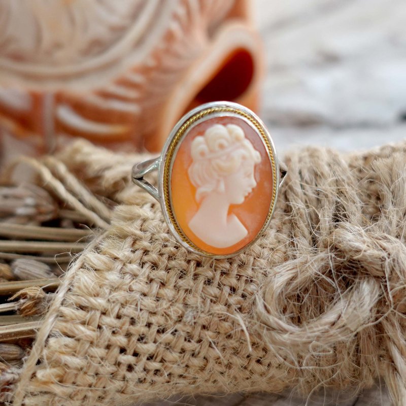 Japanese antique shell natural Gemstone handmade lady head embossed sterling silver ring vintage jewelry - แหวนทั่วไป - โลหะ สีเงิน