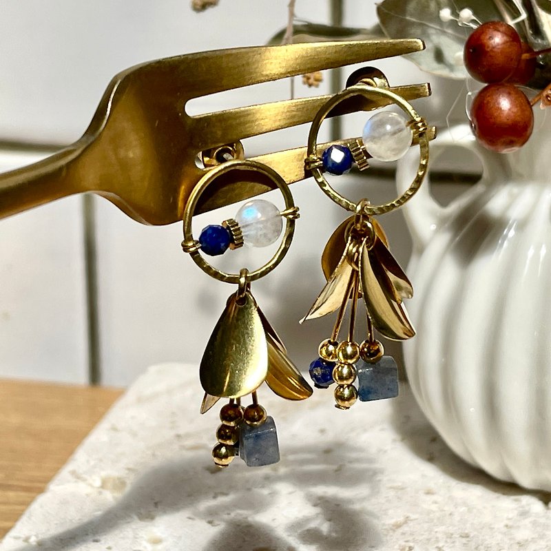 老林雜貨 | 花苞造型耳環 (針式 / 夾式) - 耳環/耳夾 - 銅/黃銅 金色