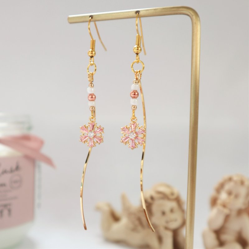 【氣質系列】冬日氣息 雪花 S型流蘇 防敏感耳環 - 耳環/耳夾/耳骨夾 - 其他金屬 金色