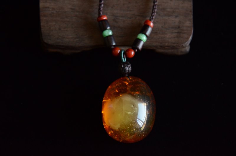 [Time] Amber Natural Organic Gemstone Natural Amber Pendant Necklace - สร้อยคอ - เครื่องเพชรพลอย สีเหลือง