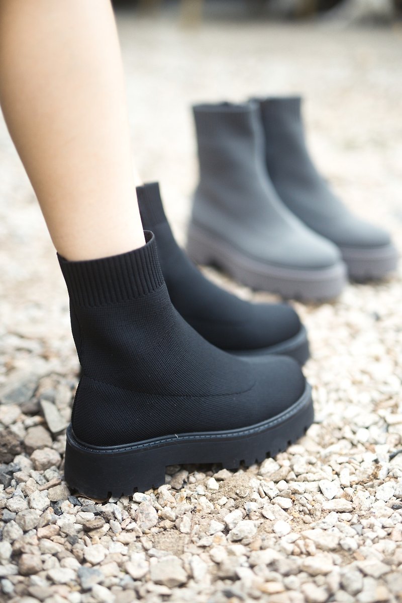 The most popular Hong Kong brand The Korner Blissful Knit knitted boots black - รองเท้าบูทสั้นผู้หญิง - เส้นใยสังเคราะห์ สีดำ