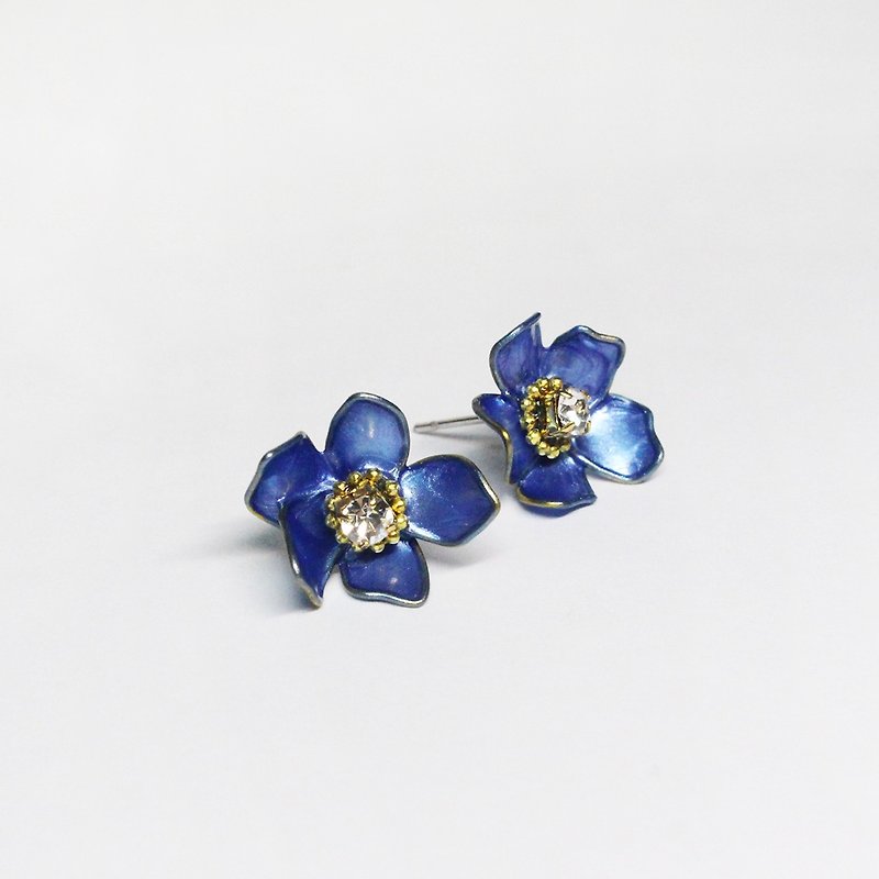 half's half- bloom (small flowers blue-violet) - Flowers / Drilling / auricular / ear clip / needle / earrings / resin - Earrings & Clip-ons - Other Materials Blue