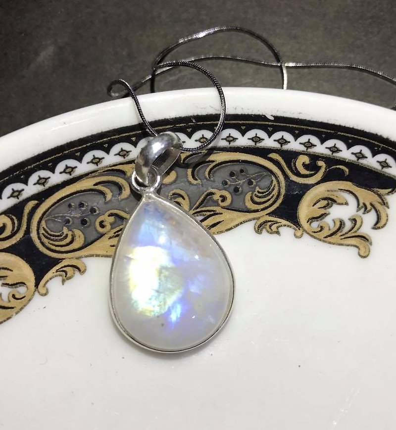 Necklace] [Lost and find soft blue rainbow light natural stone stone moon moonlight drops 925 - สร้อยคอ - เครื่องเพชรพลอย 