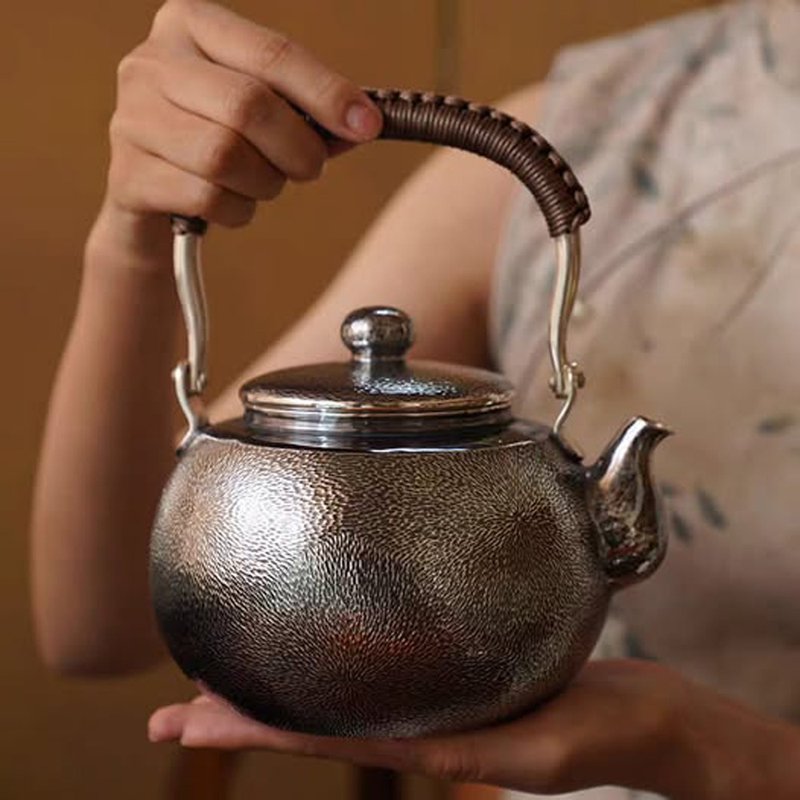 尚幀品大師系列 寸彥同大師手造 三朵鎚紋一體銀壺 1350cc - 茶壺/茶杯/茶具 - 純銀 