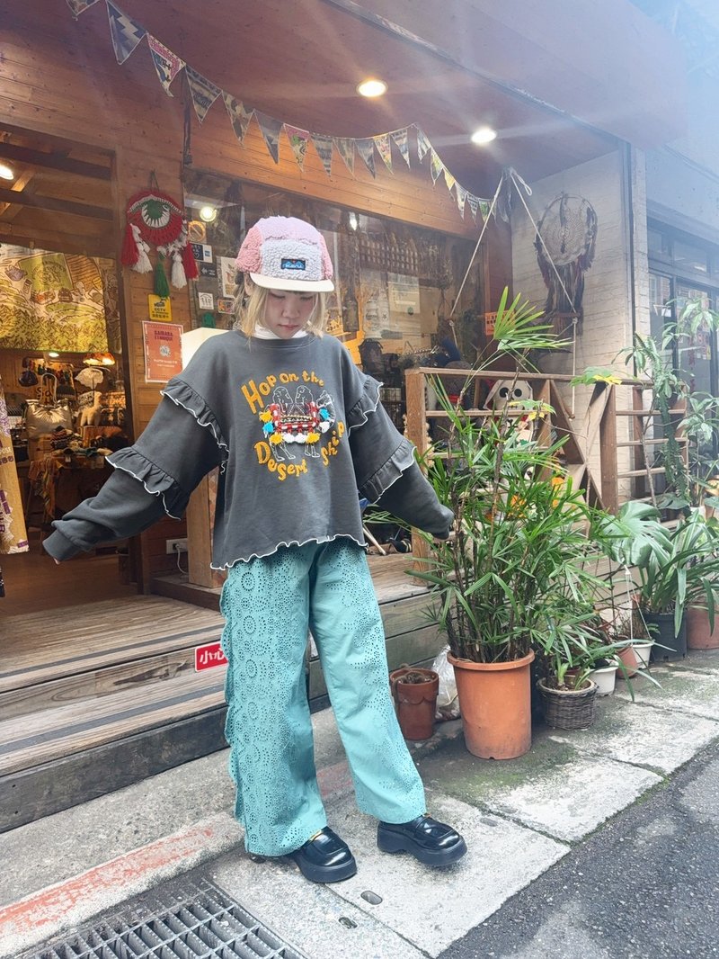 【Popular Pre-order】Embroidered Camel Ruffle Top (3 Colors) CTK-5313 - เสื้อฮู้ด - ผ้าฝ้าย/ผ้าลินิน 