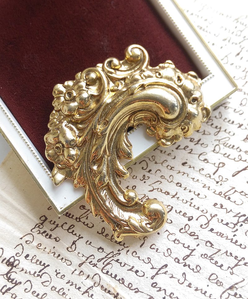 Vintage Jewelry 西洋古董飾品 金色調 新藝術風格 浮雕捲葉 別針 - 徽章/別針 - 其他金屬 金色