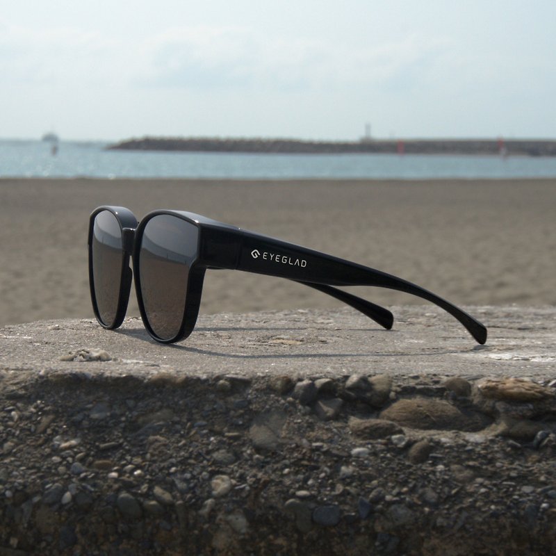 VueChic | Light Fashion Lens UV400 Classic Black-Tea Piece - Sunglasses - Plastic 
