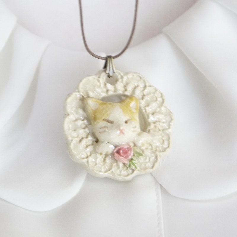 Kittens pendant (pottery) - สร้อยคอ - ดินเผา ขาว