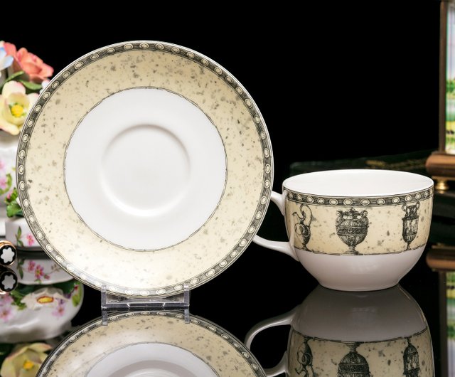 イギリス ロイヤルドルトン 1910年代 葉文壺 キズ有り イギリス ロイヤルドルトン 1910年代 葉文壺 キズ有り - メルカリ