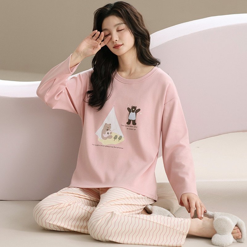 Pink Lady 罩杯式雙面棉 小熊野趣 長袖成套睡衣秋冬兩件式居家服 - 睡衣/居家服 - 其他人造纖維 粉紅色