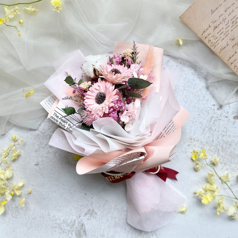 畢業花束 莓果甜心粉擴香向日葵花束 畢業禮物 生日 畢業季 - 乾燥花/永生花 - 植物．花 