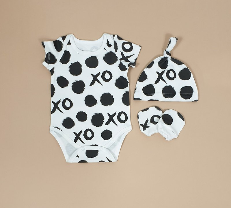 Newborn clothes set of 3: baby onesie, knot hat and mittens, size 0-3 months - Baby Gift Sets - Cotton & Hemp 