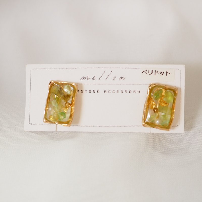 Peridot Rectangle Earrings - ต่างหู - เปลือกหอย สีเทา