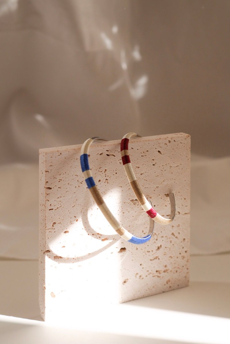 popsicle red contrasting blue silk thread titanium steel custom engraving bracelet - สร้อยข้อมือ - เงินแท้ สีน้ำเงิน