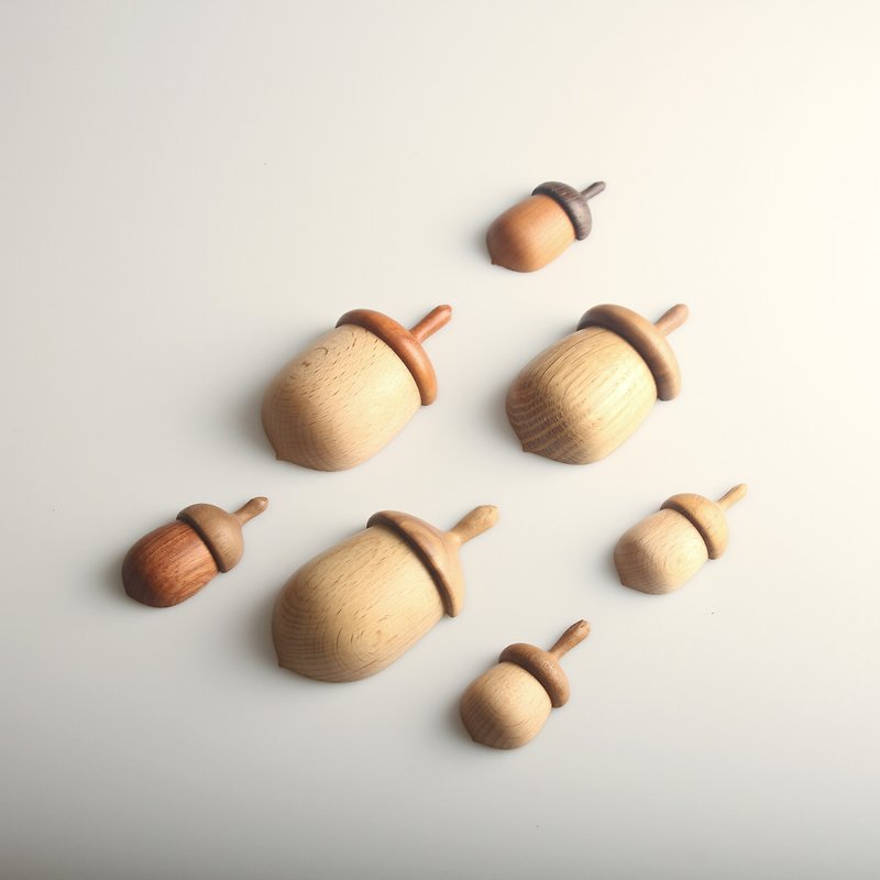Weiyi Design / Oak Fruit Magnet - แม็กเน็ต - ไม้ สีนำ้ตาล