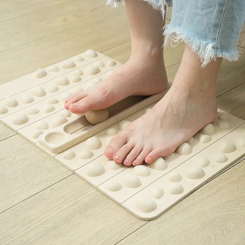 Made in Taiwan Far Infrared Ray Antibacterial Foot Massage Mat with Massage Ball - อุปกรณ์ฟิตเนส - วัสดุอีโค สีกากี